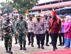Wali Kota Medan Bersama Panglima TNI dan Kapolri Meninjau Vaksinasi Massal di Pasar Induk Lau Cih