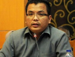 Denny Indrayana Kritisi Pertemuan Jokowi dan Haji Isam