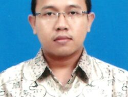 NARASI POLITIK POSMODERNIS DAN KEBIJAKAN PENGELOLAAN HUTAN INDONESIA