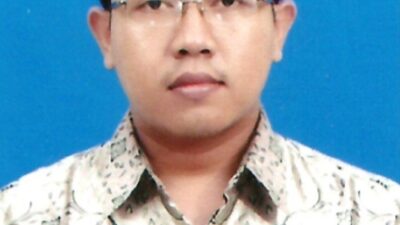 NARASI POLITIK POSMODERNIS DAN KEBIJAKAN PENGELOLAAN HUTAN INDONESIA