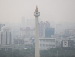 Jokowi Prioritaskan Kesehatan Warga, Ancam Tutup Pabrik Pencemar Udara Jakarta